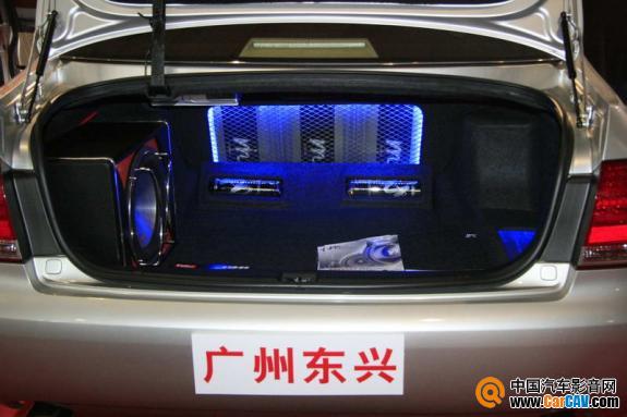 广州东兴丰田皇冠展示车，这个尾箱怎么样？