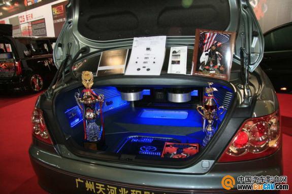 广东悦声技术联盟广州兆程的锐志展示车，看看尾箱的奖杯，真厉害