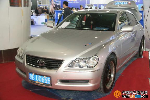 深圳大洋银色锐志改装车，这辆锐志车参加了今年上海先锋的音响比赛还是冠军