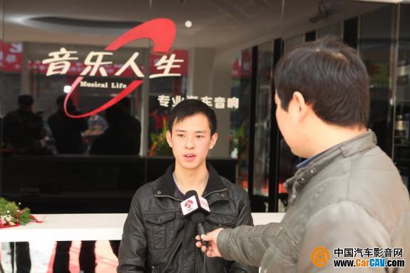 总经理朱贵锐正在接受电视媒体采访