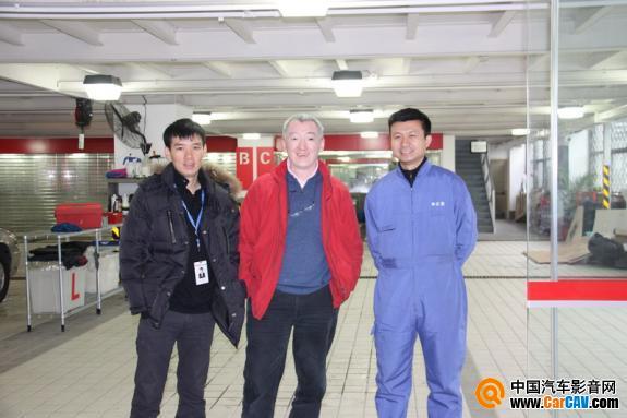 CarCAV.com运营总监阿锦（左）到访上海车之宝，中为上海车之宝总经理孙力，右为技术总监李雪兵