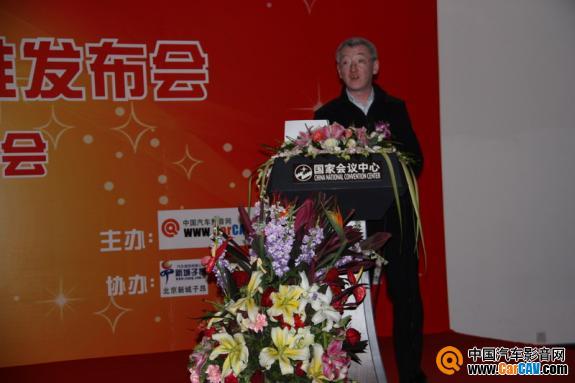 上海车之宝总经理孙力主持“标准”发布仪式。