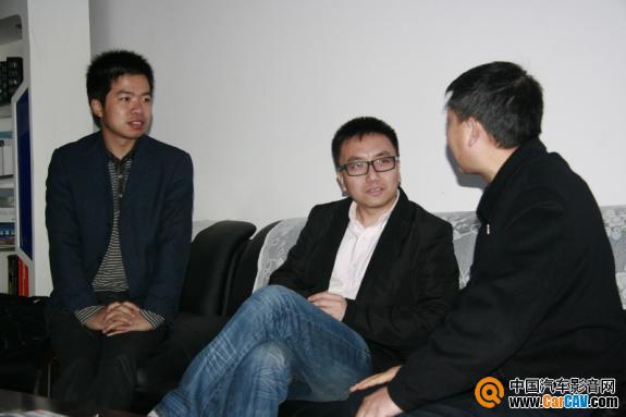 左起：吉安新视听总经理刘川平、大能环境销售总监牛默然、车主
