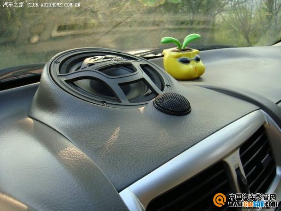Smart 130 同样有优异的表现，想听到有Hi-Fi味道的汽车音响你会从这里得到发现！