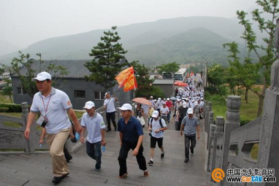 加油！目的地快到了。。。想到这大家的脚步不由快了很多