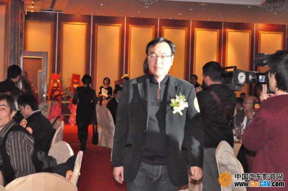 广州曼琴汽车音响有限公司总经理吴顺先生走红地毯步入现场