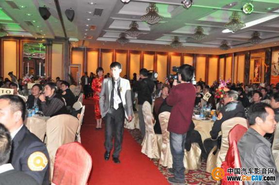 中国汽车影音网（CarCAV.com）运营总监饶联锦（阿锦）先生走红地毯步入现场