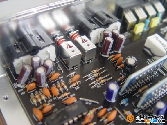 音频输入插座及音频耦合电容