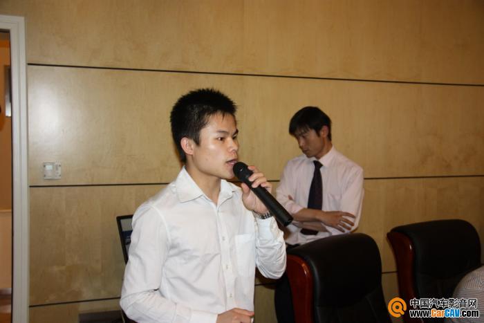 广州飞歌JBL刘信泰对JBL的产品进行讲解